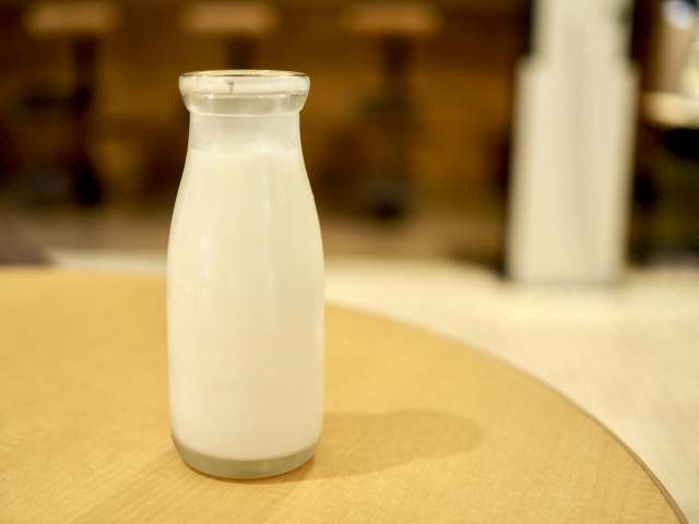 本当に牛乳でお酒が飲めるようになる？牛乳が体に及ぼす影響とは？